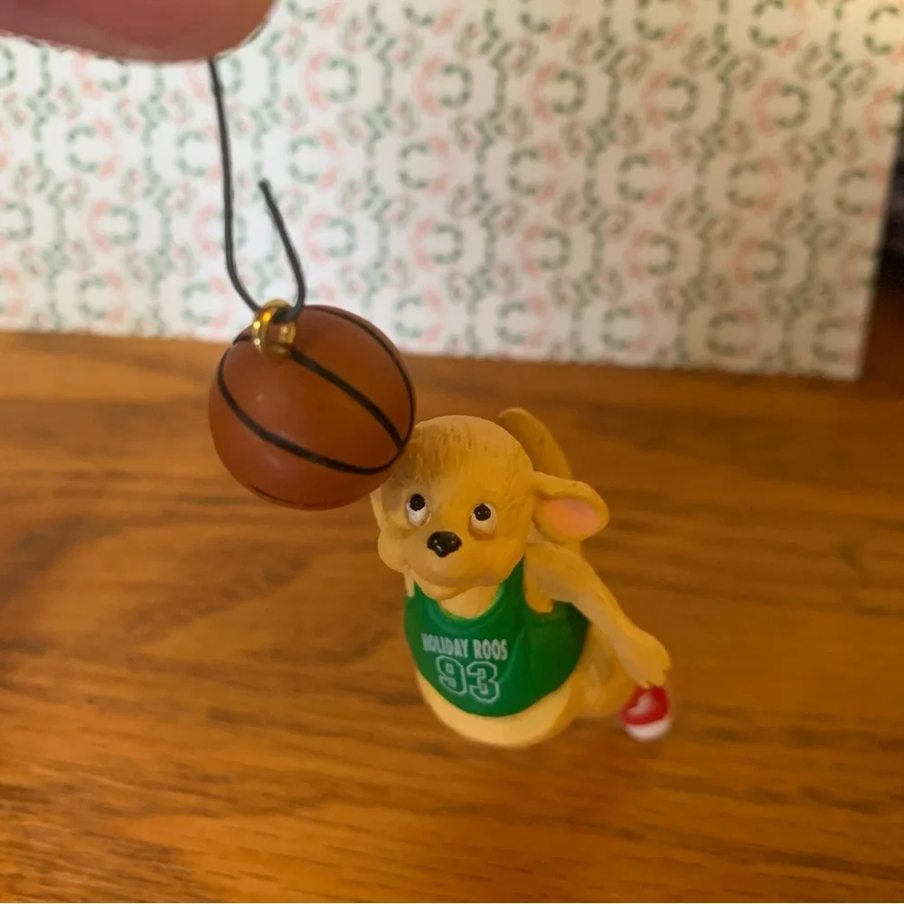 Hallmark Keepsake Ornament “Dunkin Roo” 1993